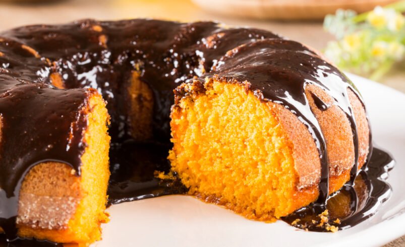 Bolo de Cenoura com Cobertura de Chocolate