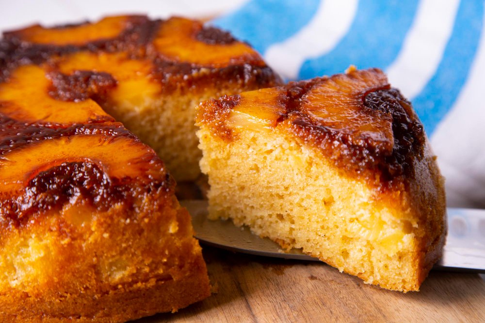 Bolo de Abacaxi Fofinho e Simples: Receita com Sabor de Festa